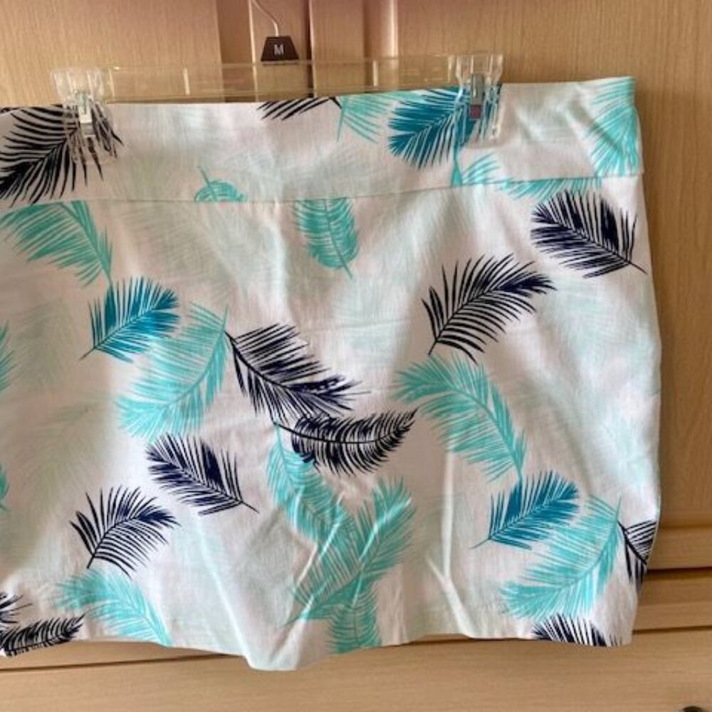 Multi colored leaf skort